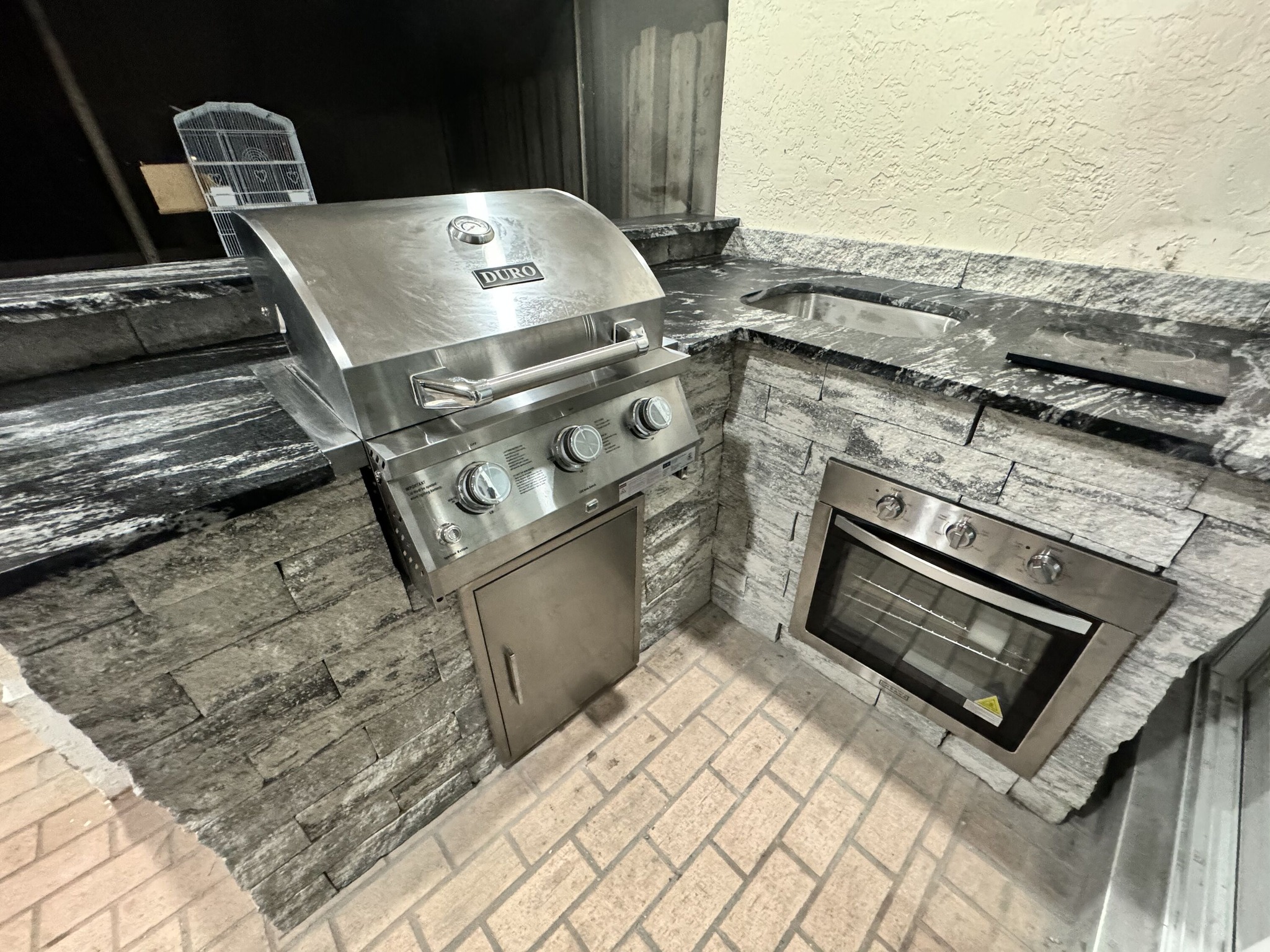 custom outdoor kitchens​